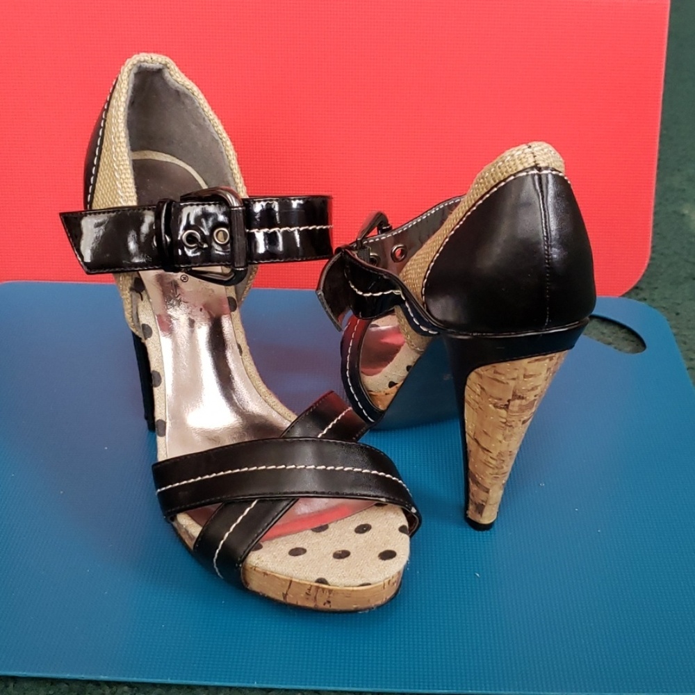 Heels - Picture 3 of 3